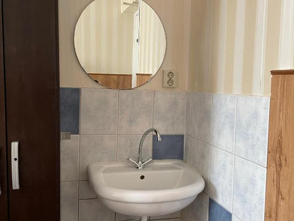 Flex-Inn : photo 3 de la chambre chambre double ou lits jumeaux avec salle de bains commune