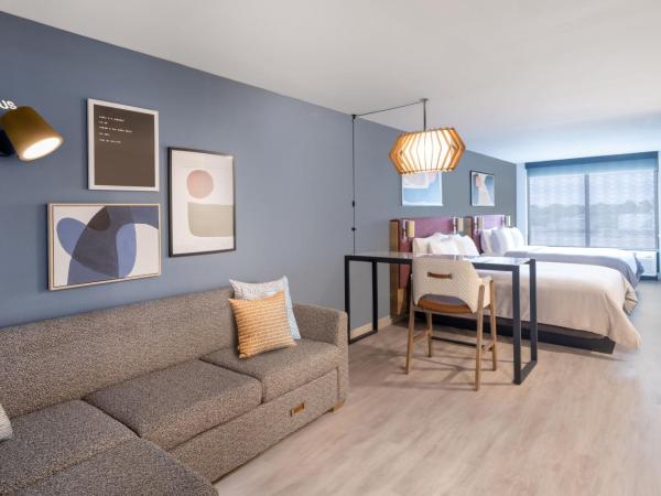 Atwell Suites Austin Airport, an IHG Hotel : photo 8 de la chambre chambre exécutive avec 2 lits queen-size 