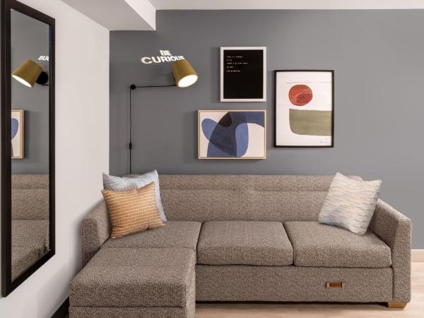 Atwell Suites Austin Airport, an IHG Hotel : photo 6 de la chambre chambre exécutive avec 2 lits queen-size 