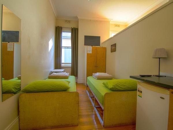 Cambridge Lodge : photo 2 de la chambre chambre simple Économique avec salle de bains commune