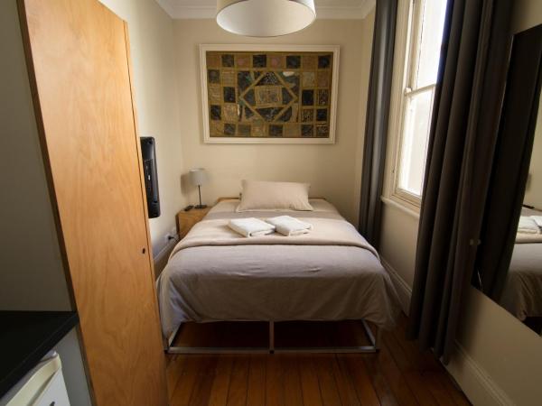 Cambridge Lodge : photo 3 de la chambre chambre double avec salle de bains commune