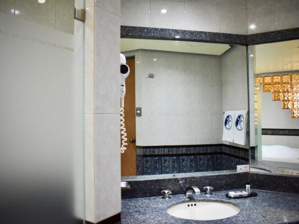 Hotel Torremolinos Vallejo Ciudad de Mexico : photo 4 de la chambre chambre lit king-size avec baignoire spa