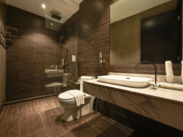 1825 Gallery Hotel : photo 5 de la chambre chambre lit king-size supérieure - sans fenêtre