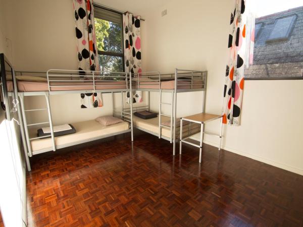 Cambridge Lodge : photo 3 de la chambre lit dans dortoir mixte de 4 lits avec salle de bains commune