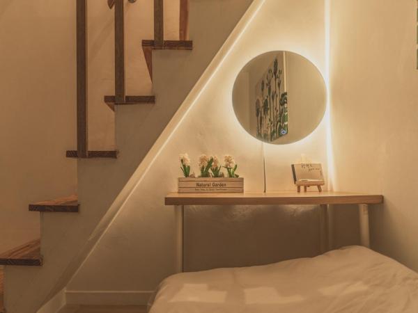 Myeongdong Artmonstay : photo 6 de la chambre duplex economy quadruple room
