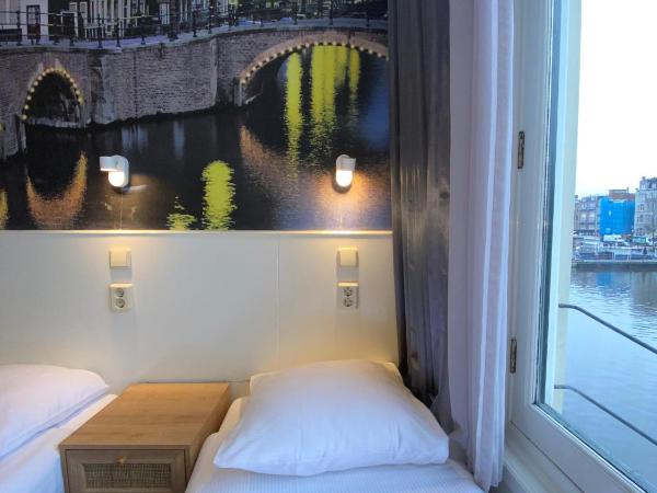 Hotel Old Quarter : photo 2 de la chambre chambre triple - vue sur canal