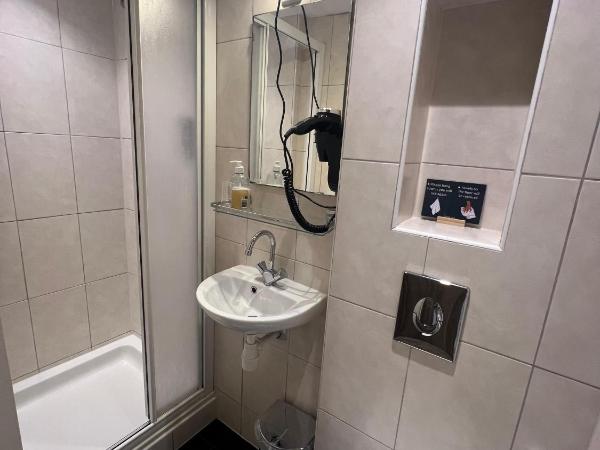 Hotel Old Quarter : photo 6 de la chambre chambre simple avec douche et toilettes