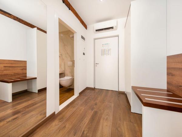 Azur Palace Luxury Rooms : photo 7 de la chambre chambre double deluxe avec balcon