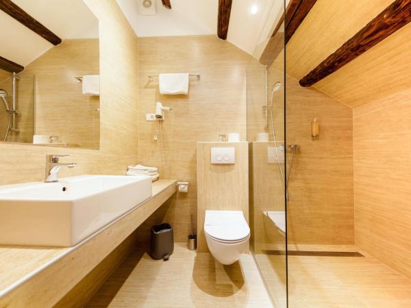 Azur Palace Luxury Rooms : photo 2 de la chambre chambre double deluxe avec balcon