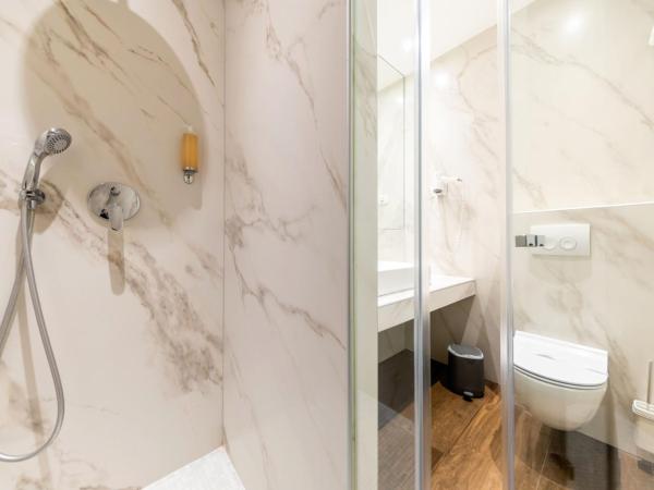 Azur Palace Luxury Rooms : photo 10 de la chambre chambre double deluxe avec balcon