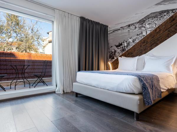 Azur Palace Luxury Rooms : photo 1 de la chambre chambre double deluxe avec balcon