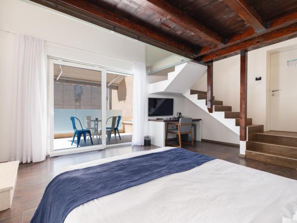 Azur Palace Luxury Rooms : photo 1 de la chambre suite avec balcon