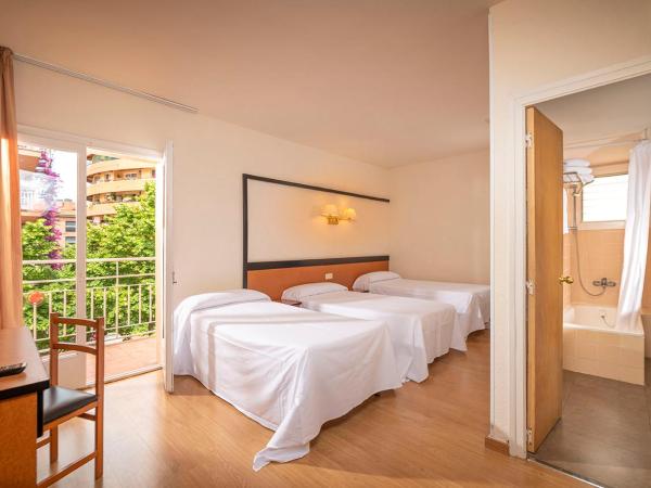 The BB Hotel Boutique Can Colom : photo 2 de la chambre chambre triple