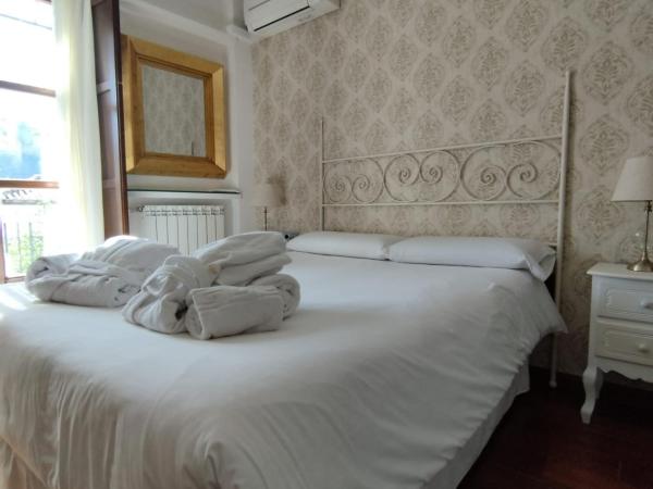 Suite Comares : photo 4 de la chambre chambre double - vue sur alhambra