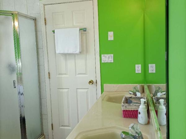 LLT HomeAway : photo 1 de la chambre chambre double avec salle de bains privative