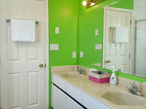 LLT HomeAway : photo 2 de la chambre chambre double avec salle de bains privative