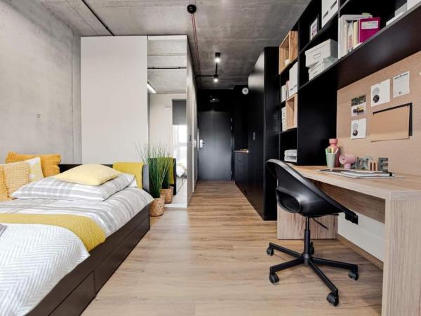 SHED Living Kraków : photo 1 de la chambre chambre simple avec salle de bains privative