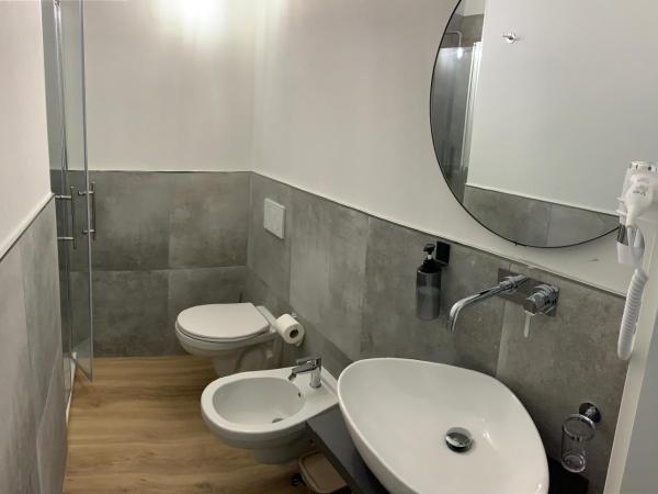 Riva Reno 4 Rooms : photo 1 de la chambre chambre double avec balcon