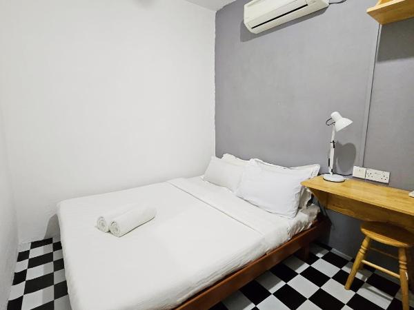 The 60 : photo 5 de la chambre chambre double standard avec salle de bains commune