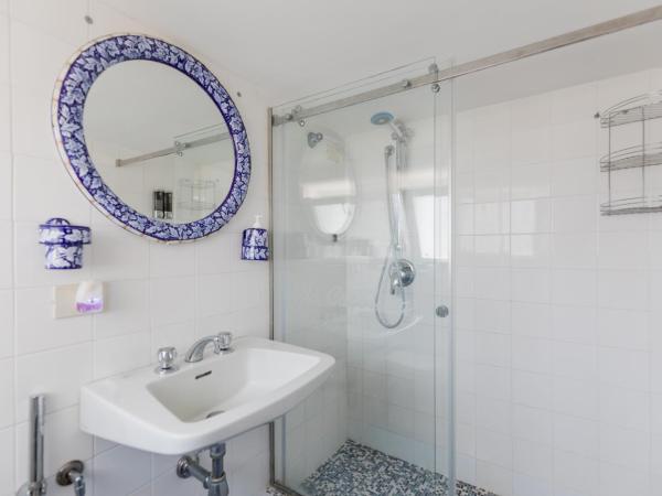 Suite Villa Carolina : photo 2 de la chambre chambre double - vue sur jardin