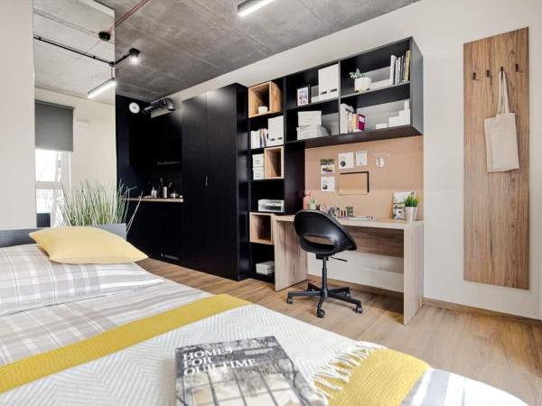 SHED Living Kraków : photo 4 de la chambre chambre double avec salle de bains privative