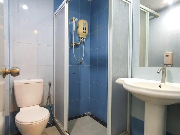 Capital O 90939 Sandakan Central Hotel : photo 7 de la chambre chambre lit queen-size deluxe