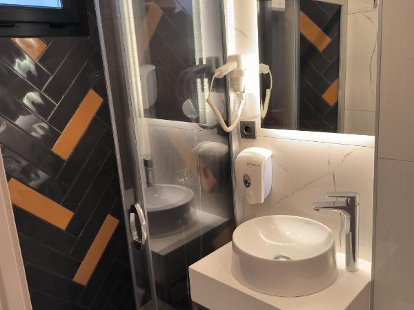 ROİ HOTEL İZMiR : photo 4 de la chambre chambre lit king-size standard