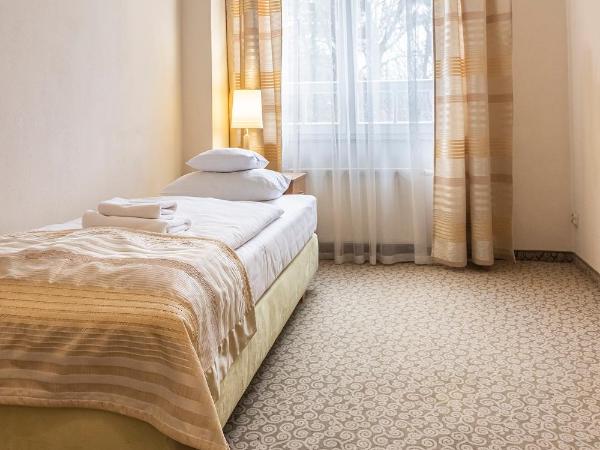 Hotel Cesarskie Ogrody : photo 2 de la chambre triple room in main building
