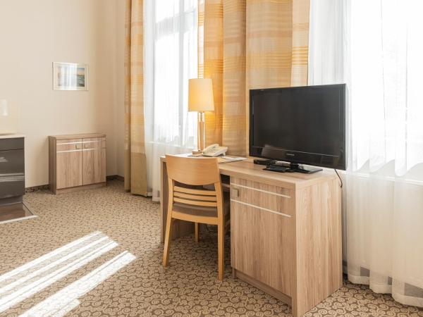 Hotel Cesarskie Ogrody : photo 2 de la chambre triple apartment in villa building
