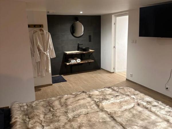 suite l'hallali du cerf : photo 4 de la chambre chambre double avec salle de bains privative