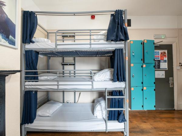 St Christopher's Hammersmith : photo 1 de la chambre lit en dortoir mixte de 9 lits avec salle de bains commune