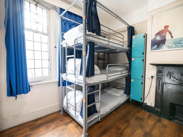 St Christopher's Hammersmith : photo 2 de la chambre lit en dortoir mixte de 9 lits avec salle de bains commune