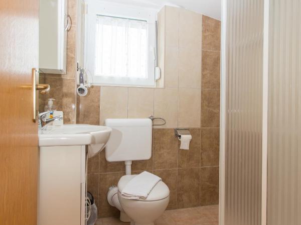 Villa Valentina : photo 1 de la chambre studio familial avec balcon et vue sur la mer