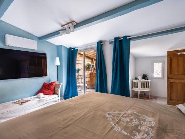 Aux Heures Bleues : photo 3 de la chambre chambre double deluxe avec baignoire