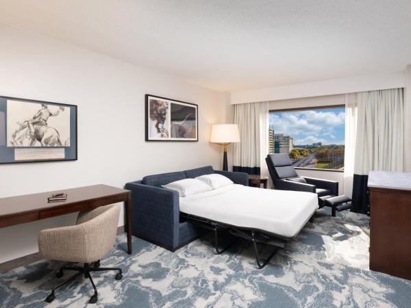 DoubleTree by Hilton Houston Medical Center Hotel & Suites : photo 10 de la chambre suite 1 chambre lit king-size avec canapé-lit et cuisine