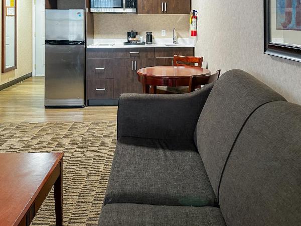 Prestige Aberdeen Lodge Kamloops : photo 2 de la chambre suite deluxe avec lit king-size