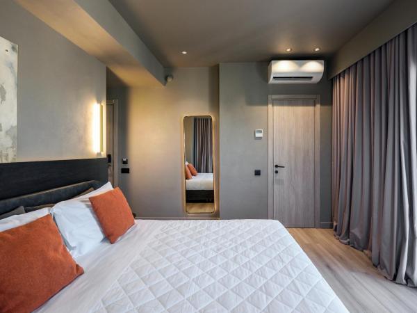 Arcadion Hotel : photo 7 de la chambre chambre double avec fenêtre - vue sur place liston