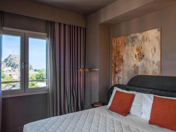 Arcadion Hotel : photo 2 de la chambre chambre double avec fenêtre - vue sur place liston