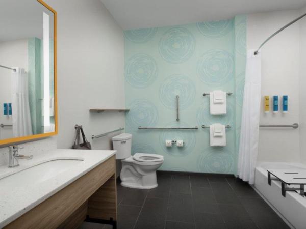 Tru By Hilton San Antonio North : photo 4 de la chambre king room with bath tub - mobility and hearing access