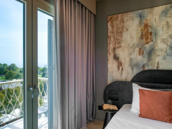 Arcadion Hotel : photo 7 de la chambre suite junior - vue sur place liston