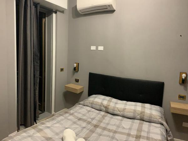 Riva Reno 4 Rooms : photo 4 de la chambre chambre double avec balcon et salle de bains privative externe