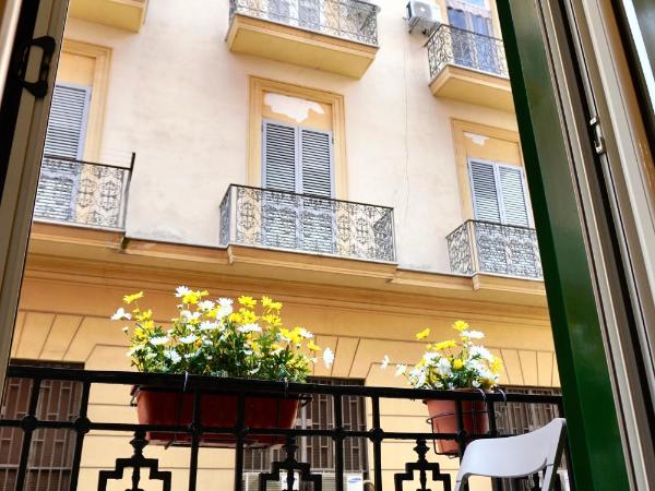 Macchiato Suites Boutique Guest House : photo 3 de la chambre chambre double avec balcon