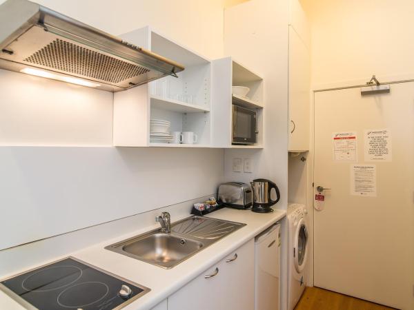 Gilmer Apartment Hotel : photo 10 de la chambre appartement lit king-size