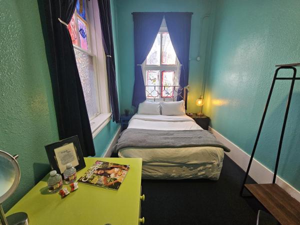 Gaslamp Hostel : photo 4 de la chambre chambre double avec salle de bains commune