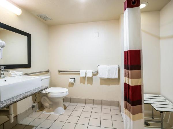 Red Roof Inn Dallas - Richardson : photo 4 de la chambre chambre de luxe lit king-size – accessible aux personnes à mobilité réduite – non-fumeurs