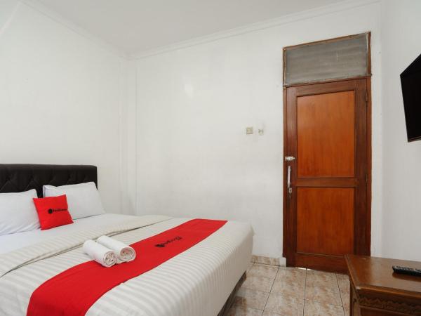 RedDoorz syariah near AEON Mall Tanjung Barat : photo 1 de la chambre chambre double standard