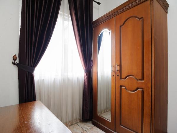 RedDoorz syariah near AEON Mall Tanjung Barat : photo 6 de la chambre chambre double standard