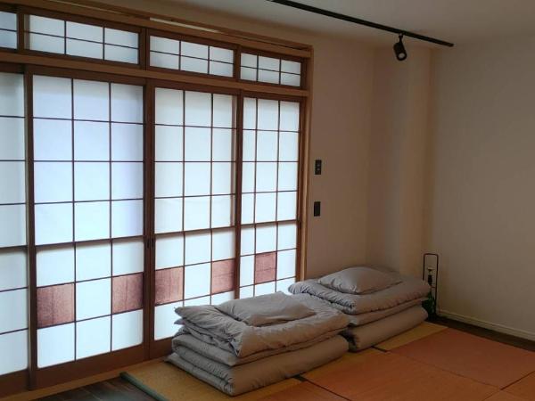 Kyoto Guesthouse Lantern : photo 4 de la chambre chambre triple avec terrasse