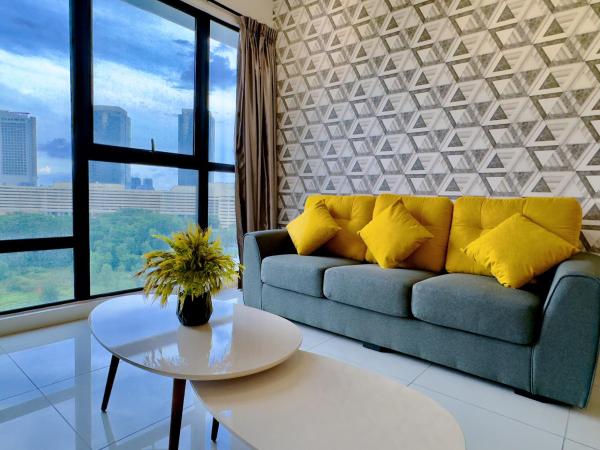 MidValley Southkey Mosaic 6-9pax Netflix-SmartTV70inch : photo 9 de la chambre appartement 2 chambres
