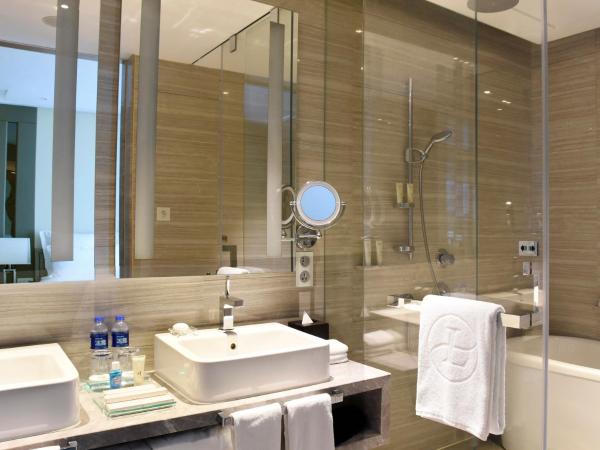 Langham Place Guangzhou - Walking distance to Canton Fair & Overseas Buyers Registration Service : photo 1 de la chambre chambre lit king-size exécutive